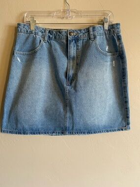 Classic Light Blue Denim Mini Skirt scoop